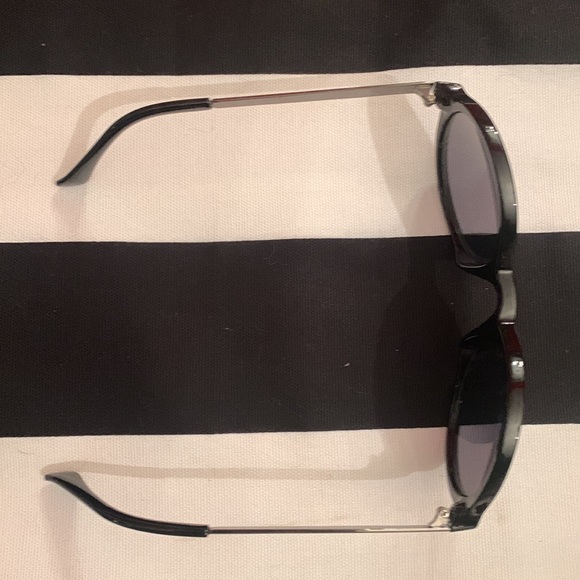 š¤Halston black round sunglassesš¤major retro vibesš¤ - Picture 2 of 5